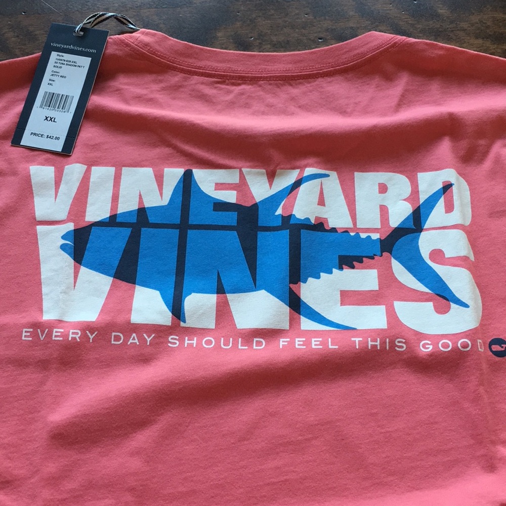 Vineyard Vines SS Tuna Shadow Tshirt. 💜 Sz XXL